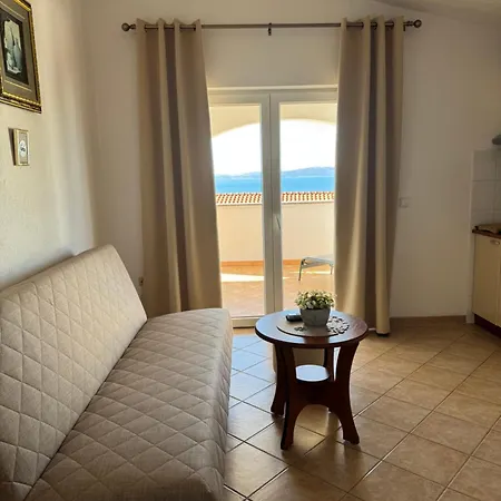 Lm アパート トロギール